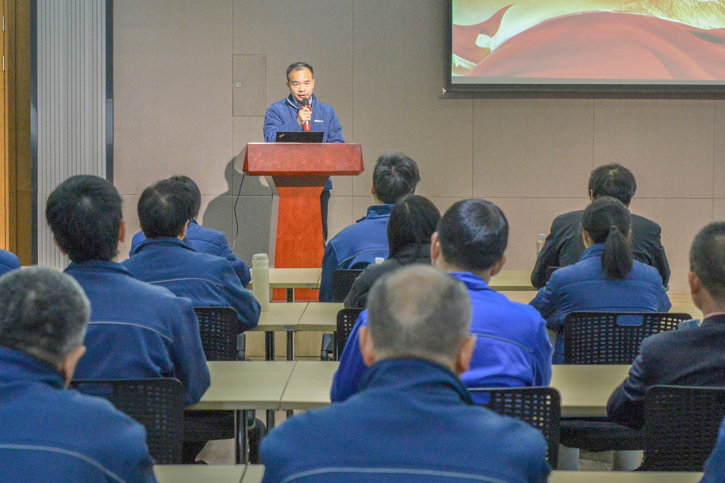 共建幸福家园 同创美好明天——巨人集团第十一届职代会召开